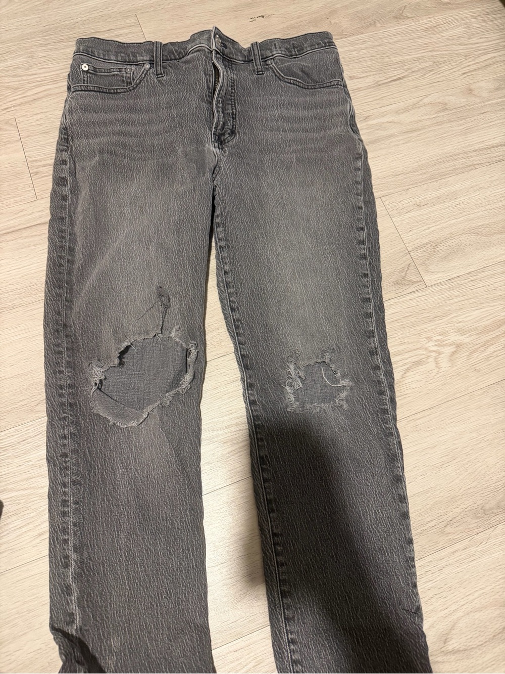 Women’s Black Distressed Straight-Leg Jeans